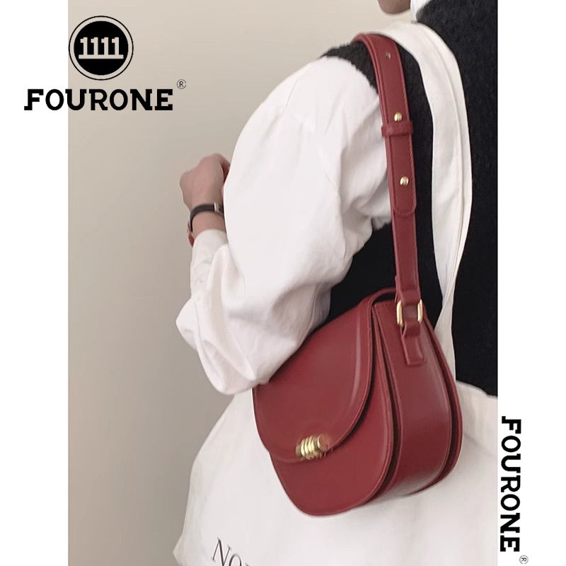 Korean niche underarm bag women's new retro saddle bag high-end western style cross-body red bag