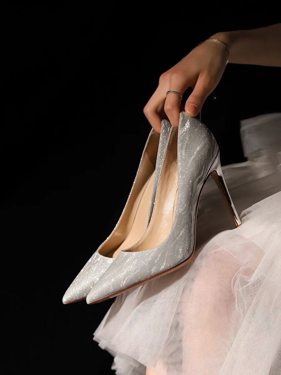 法式银色高跟鞋女细跟新娘鞋2024年新款小众宴会亮片婚鞋礼仪单鞋