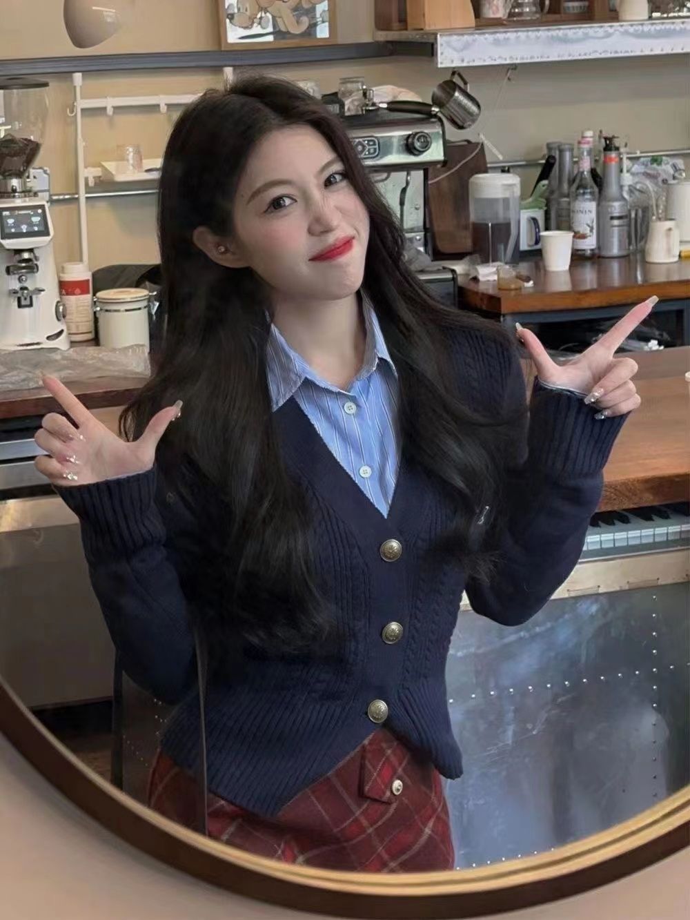 Korean drama outfits, gentle style, sexy street style, cute, age-reducing, American college style knitted cardigan, sweater, short skirt, three-piece suit