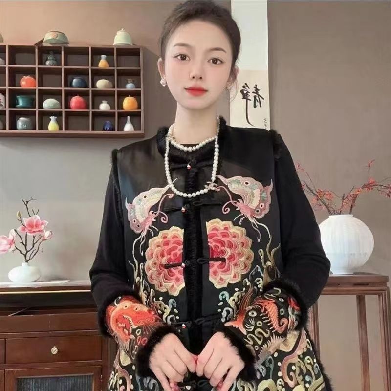  autumn and winter age-reducing, beautiful, foreign-style, high-end and super good-looking new Chinese style black embroidered national style vest jacket for women