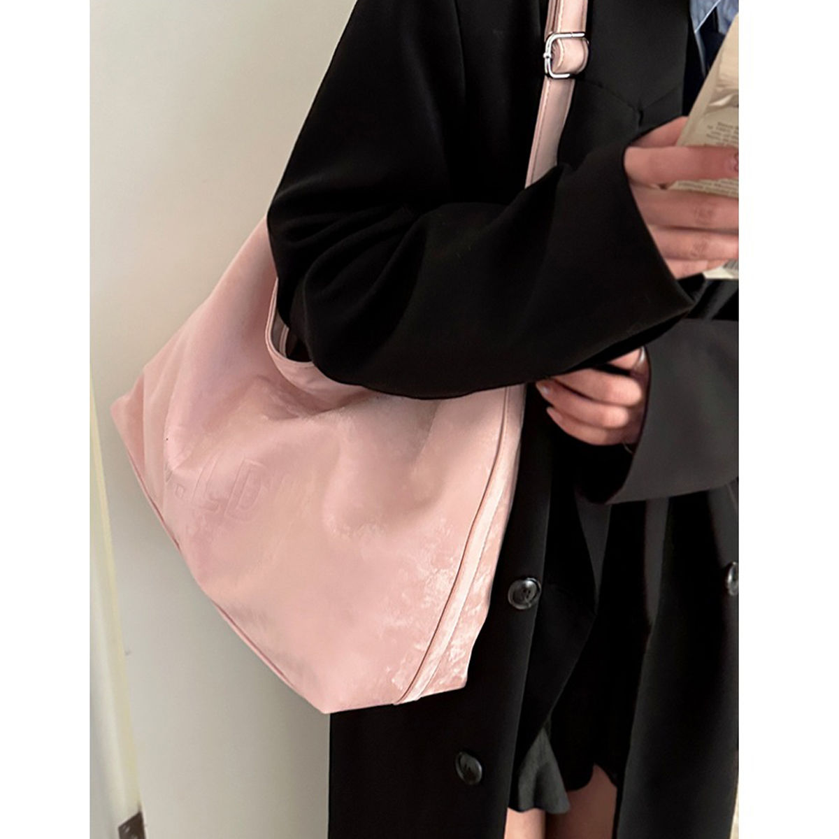 潮流粉色大容量包包女新款秋冬潮时尚托特包休闲斜挎水桶包