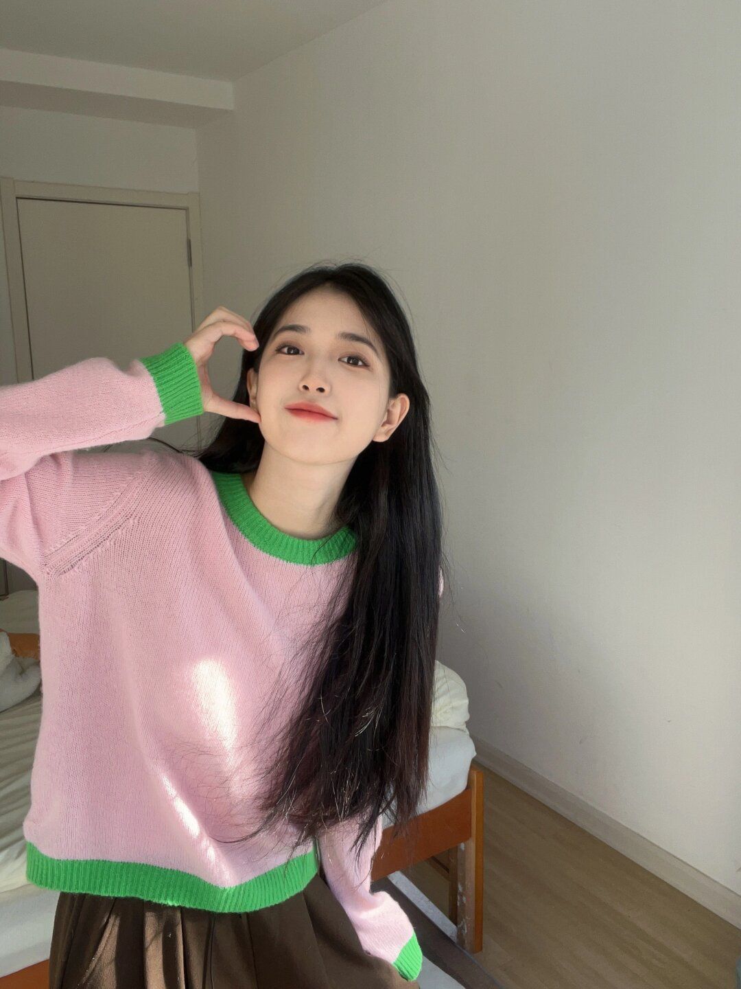 設計感撞色拼接圓領毛衣春季女裝寬鬆別致短款針織衫甜美減齡上衣