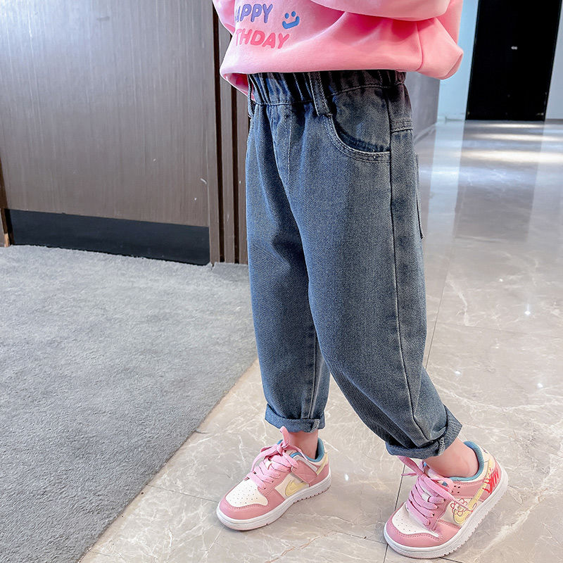 Children's loose and versatile style spring and autumn jeans girls fashionable outer wear 2024 new pants baby spring wear