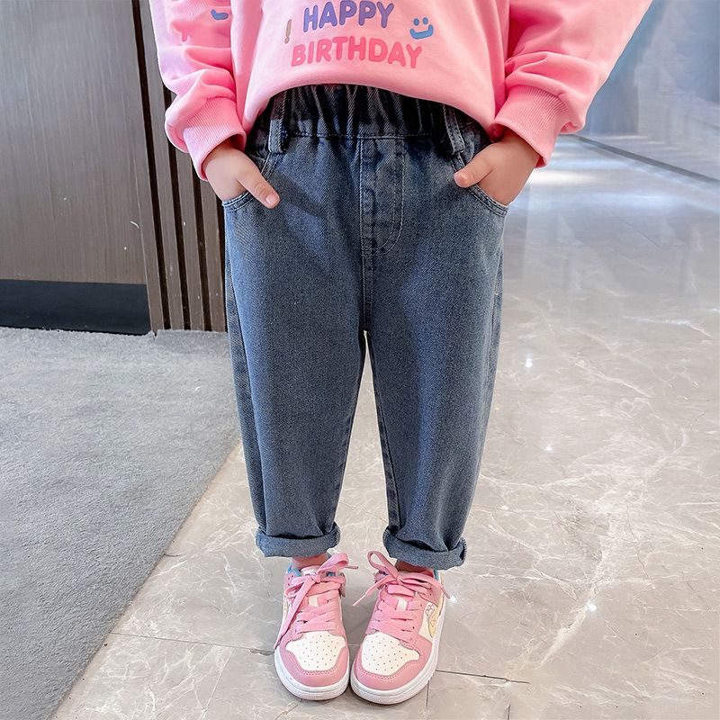 Children's loose and versatile style spring and autumn jeans girls fashionable outer wear 2024 new pants baby spring wear