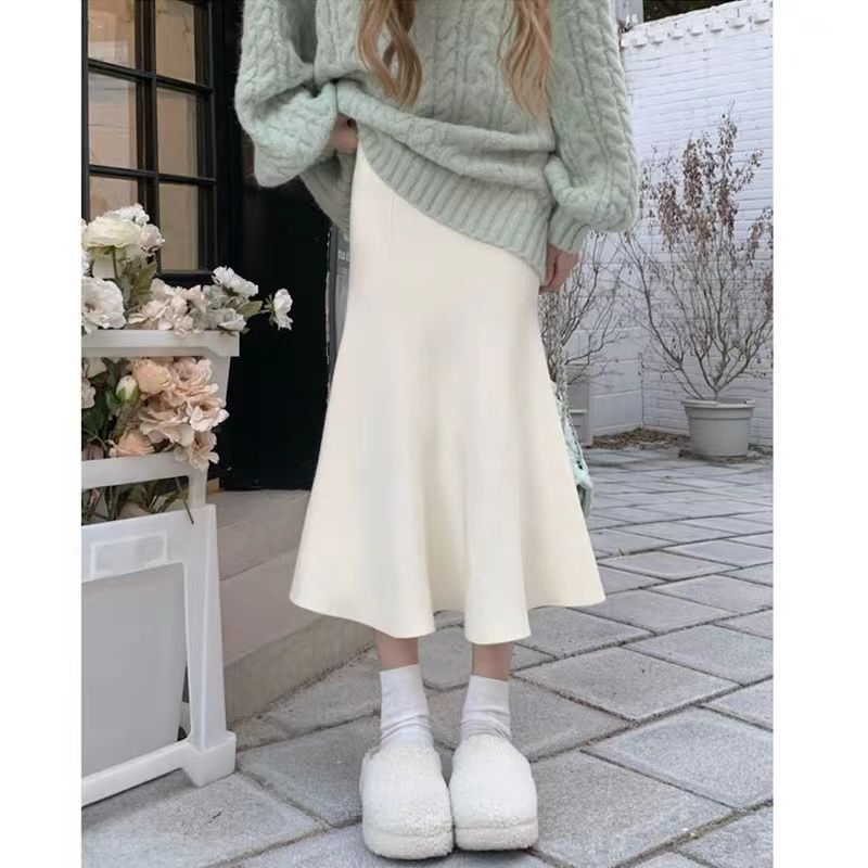 Tea style matches the new style of milk style in autumn and winter to wear a gentle style skirt