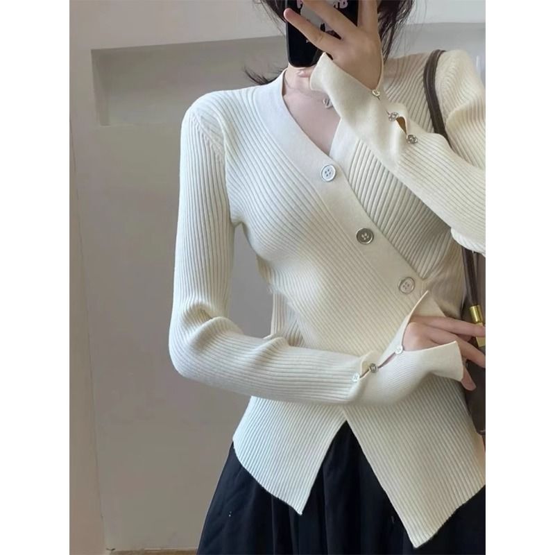 V-neck knitted bottoming shirt for women in autumn and winter 2024 new sweater with petite fragrant and chic top T-shirt