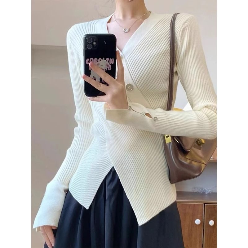 V-neck knitted bottoming shirt for women in autumn and winter 2024 new sweater with petite fragrant and chic top T-shirt
