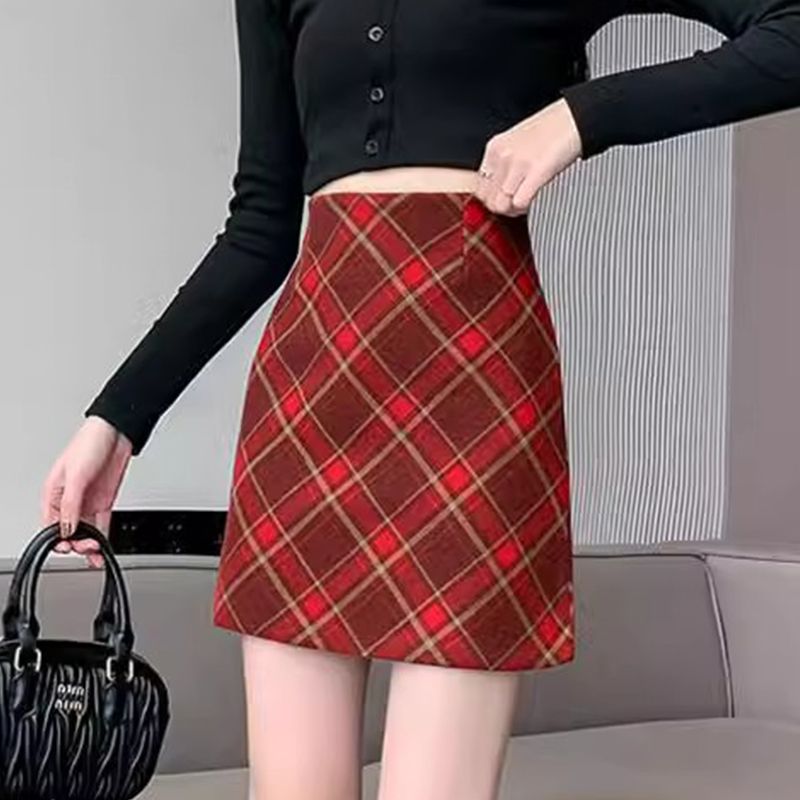 Sexy plaid A-line skirt for small people, anti-exposure high-waisted elastic waist, woolen plaid slimming one-line skirt, straight skirt
