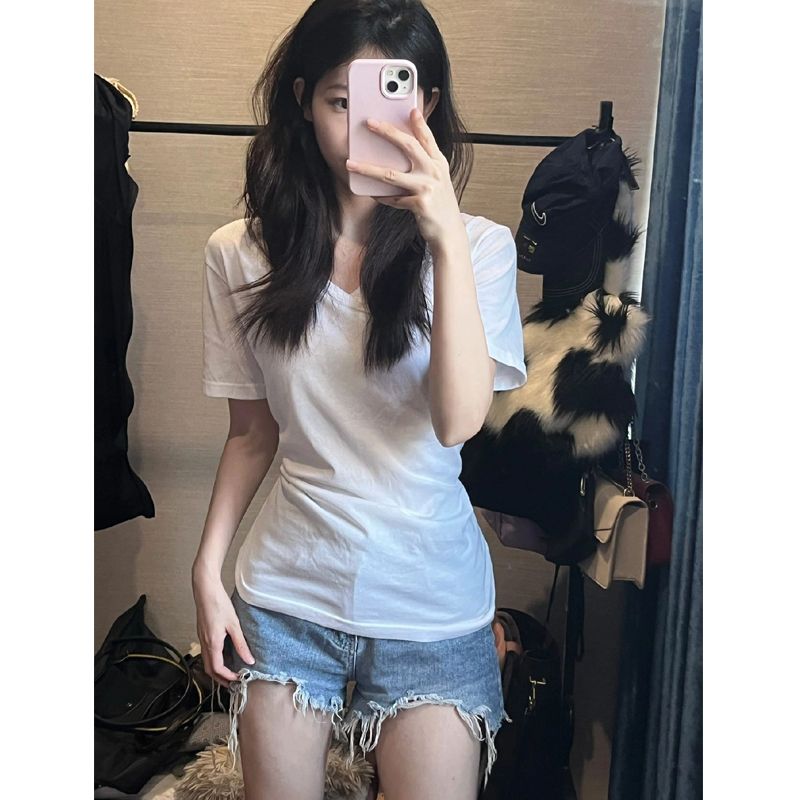 白色正肩V領短袖t恤女2024新款夏季顯瘦小眾內搭打底純欲辣妹上衣
