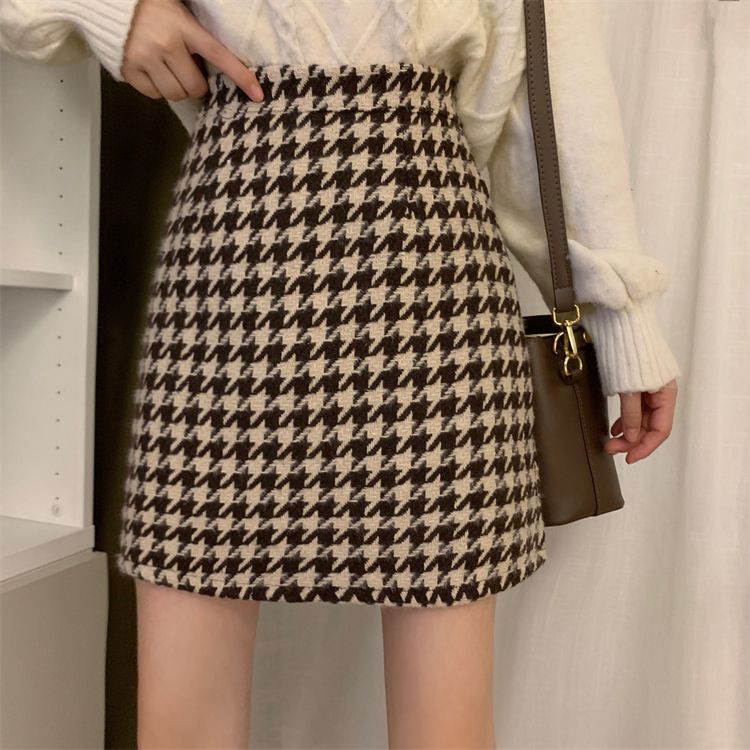 Small person's plaid A-line skirt is tight and age-reducing, fashionable and sexy pure lust style hot girl wind-proof ins style straight skirt
