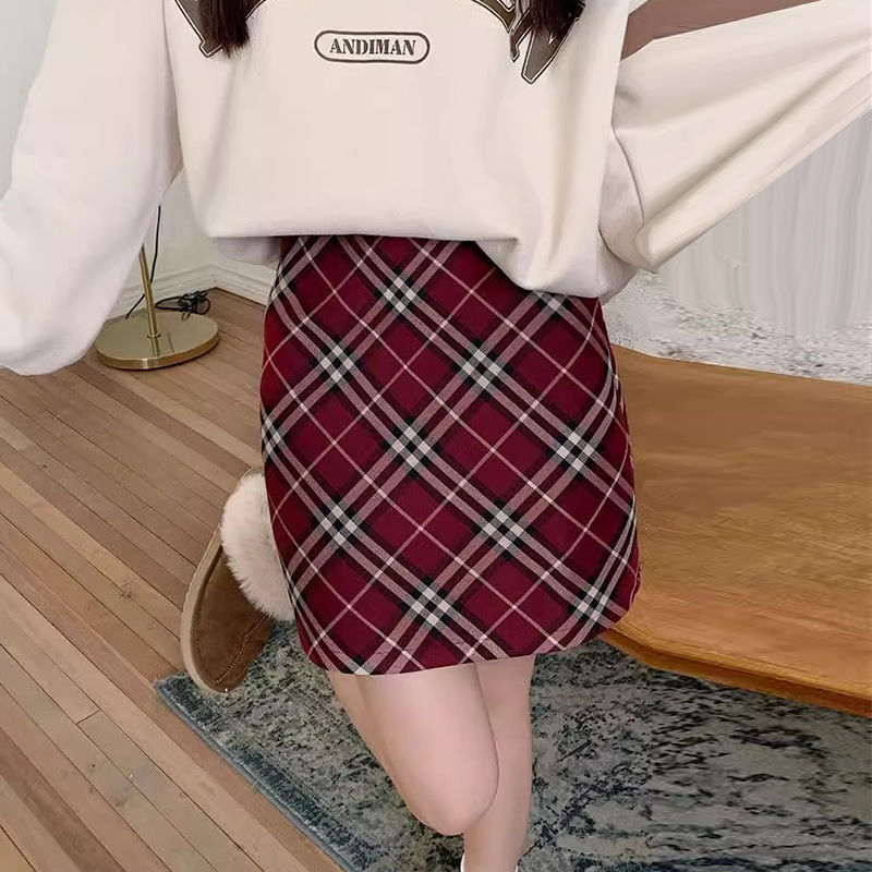 College-style plaid A-line skirt for small people, slimming and covering, high-waist elastic waist to prevent exposure, pure lust one-line skirt