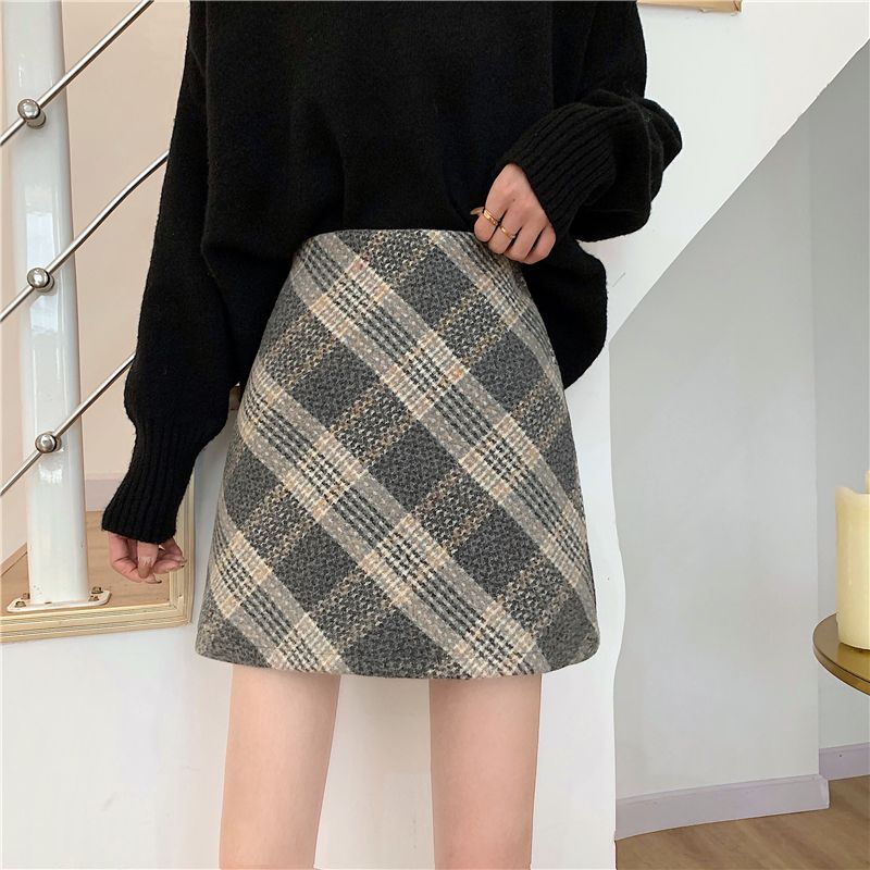 Small salt plaid A-line skirt, fashionable and tight, casual pure lust style hot girl windproof high-waisted straight skirt