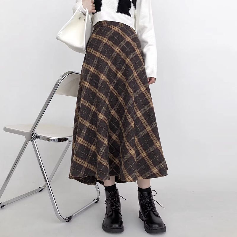 Niche lady style mid-length pleated plaid A-line skirt, loose, casual, light, luxurious and exquisite cover-up skirt