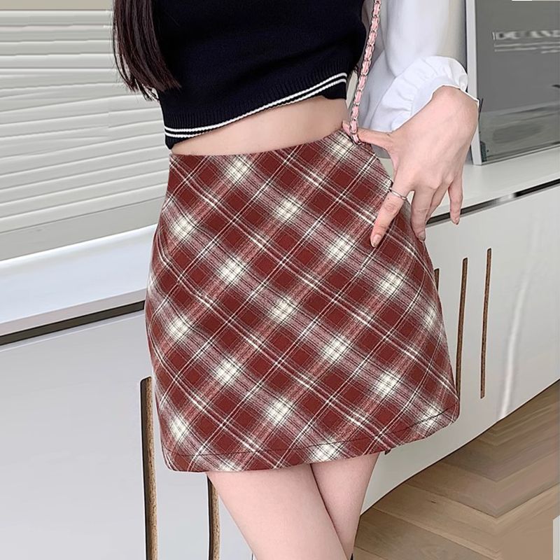 Plaid A-line skirt for small people, tight-fitting and sexy hot girl, pure lust style, slim covering, age-reducing butt-covering skirt, straight skirt