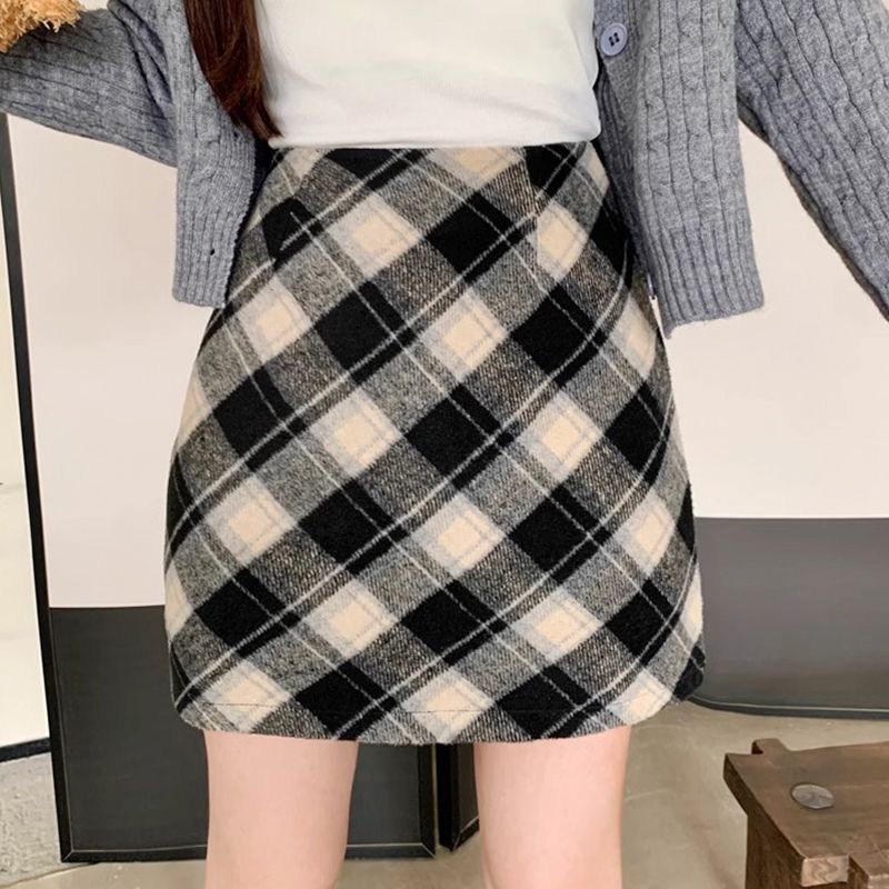 Niche plaid A-line skirt tight-fitting pure lust hottie sexy anti-exposure high-waisted elastic waist-covering straight skirt