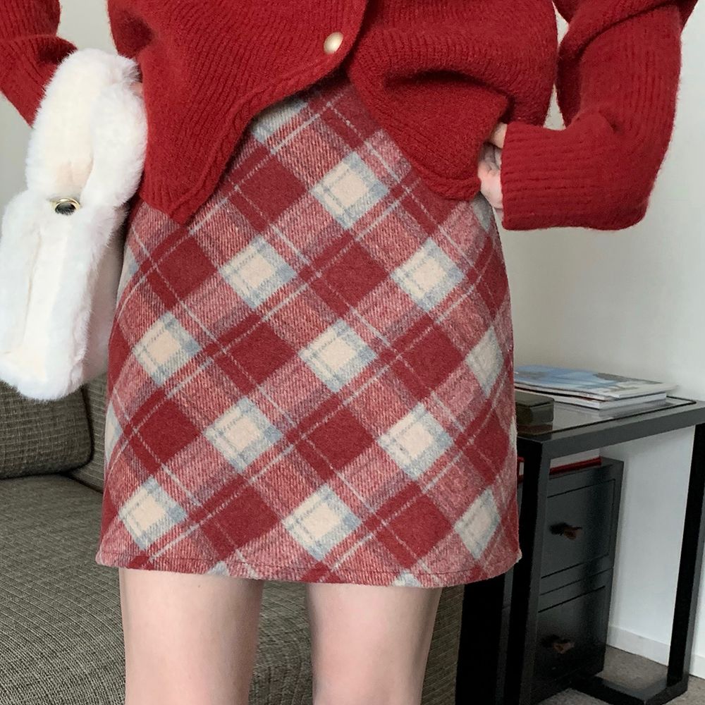 Christmas atmosphere plaid A-line skirt tight pure lust hot girl style sexy light luxury age-reducing high-waisted straight skirt