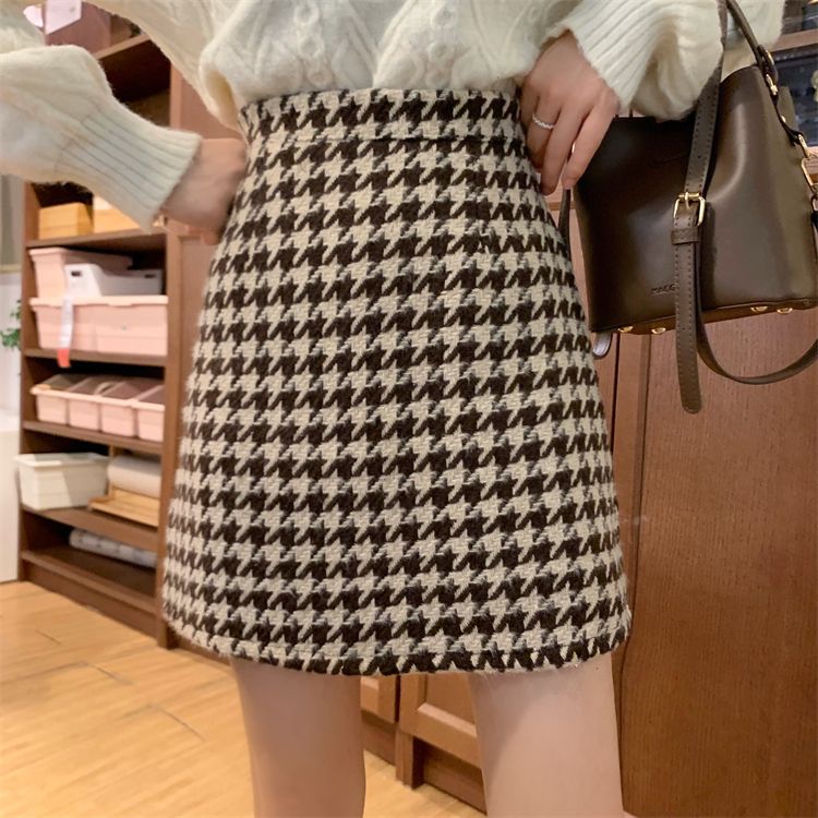 Small person's plaid A-line skirt is tight and age-reducing, fashionable and sexy pure lust style hot girl wind-proof ins style straight skirt