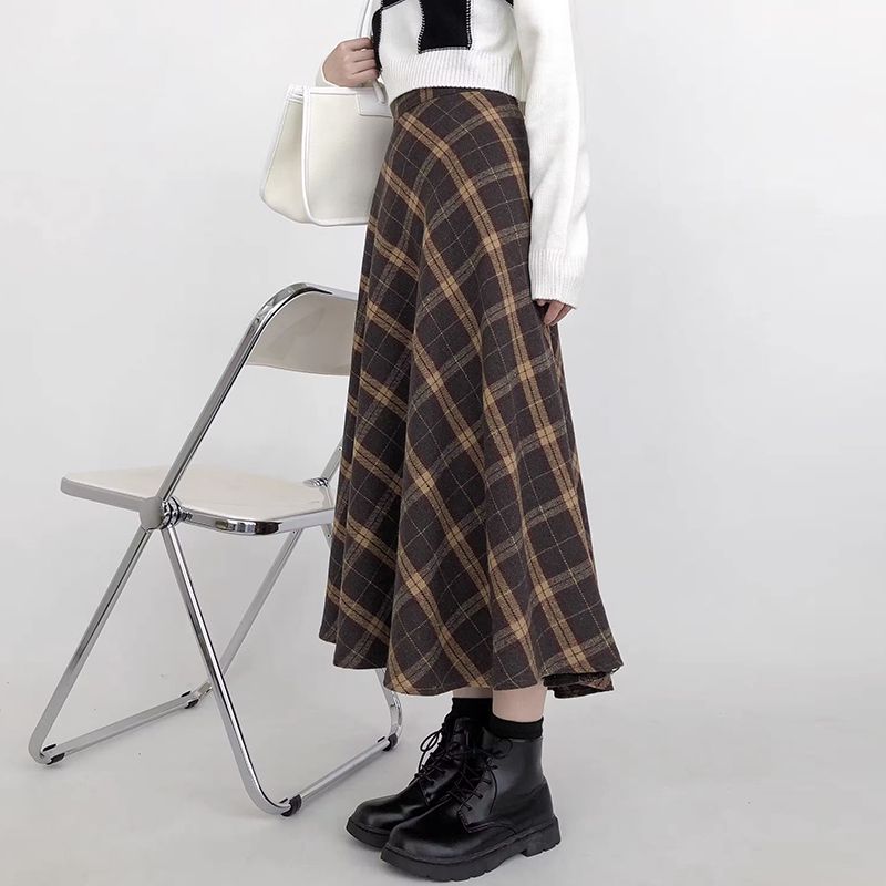 Niche lady style mid-length pleated plaid A-line skirt, loose, casual, light, luxurious and exquisite cover-up skirt