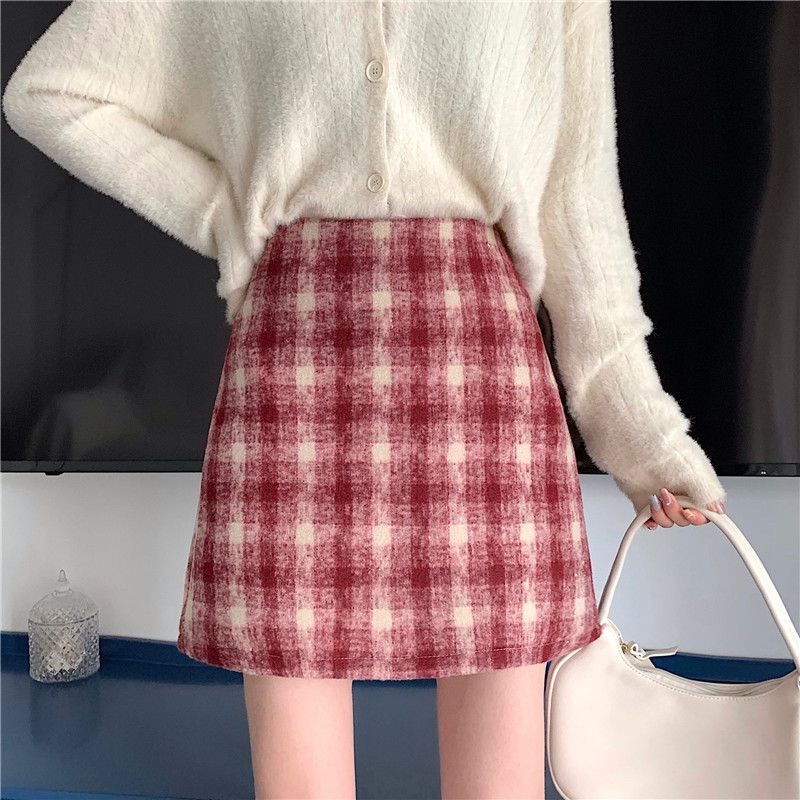 Plaid A-line skirt for small people, tight and age-reducing, sexy pure lust style, hot girl style, light luxury cover-up, elastic waist one-line skirt