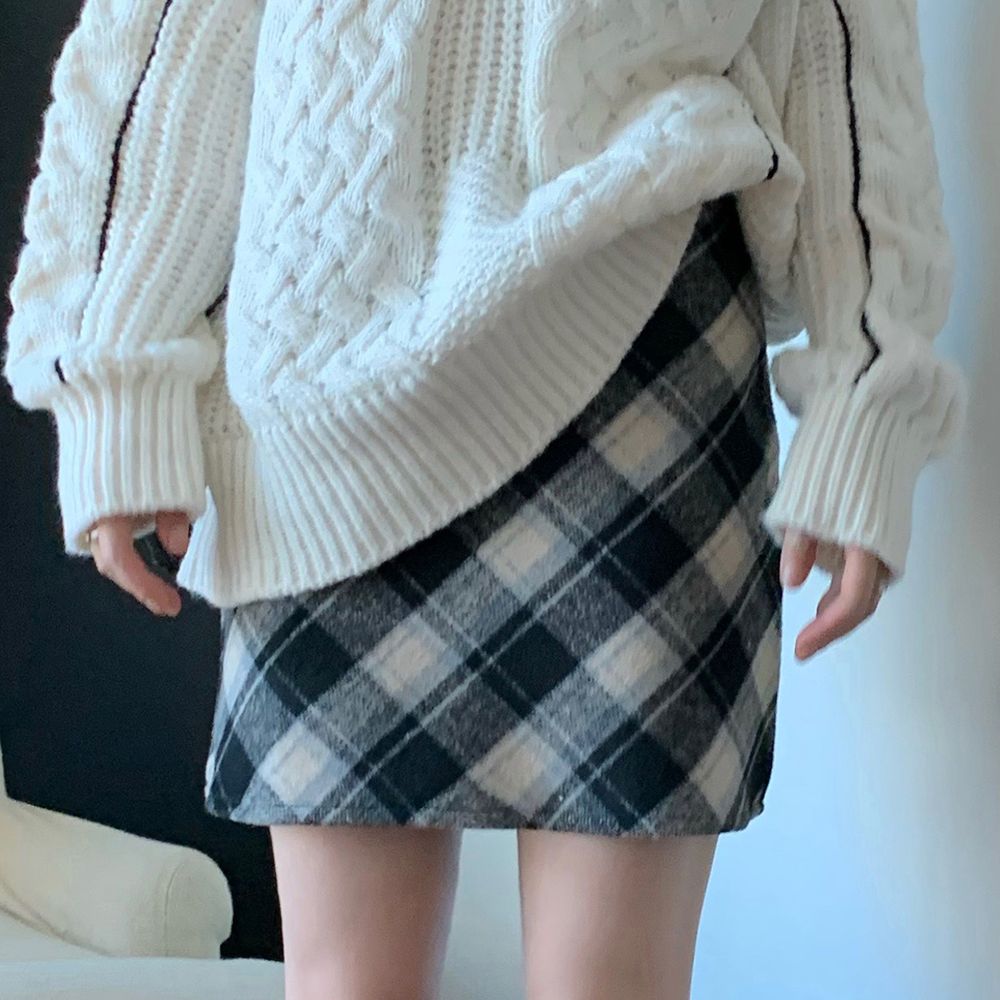 Christmas atmosphere plaid A-line skirt tight pure lust hot girl style sexy light luxury age-reducing high-waisted straight skirt