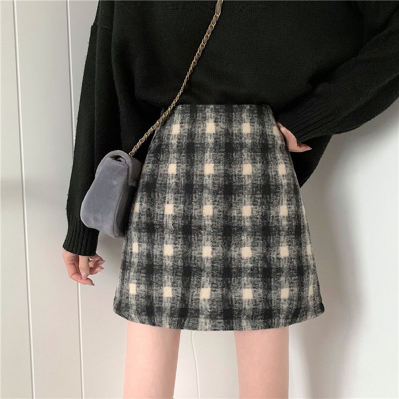 Xiaoxiang style patterned A-line skirt covers the sexy and tight-fitting pure lust style hot girl style light luxury foreign style elastic waist straight skirt