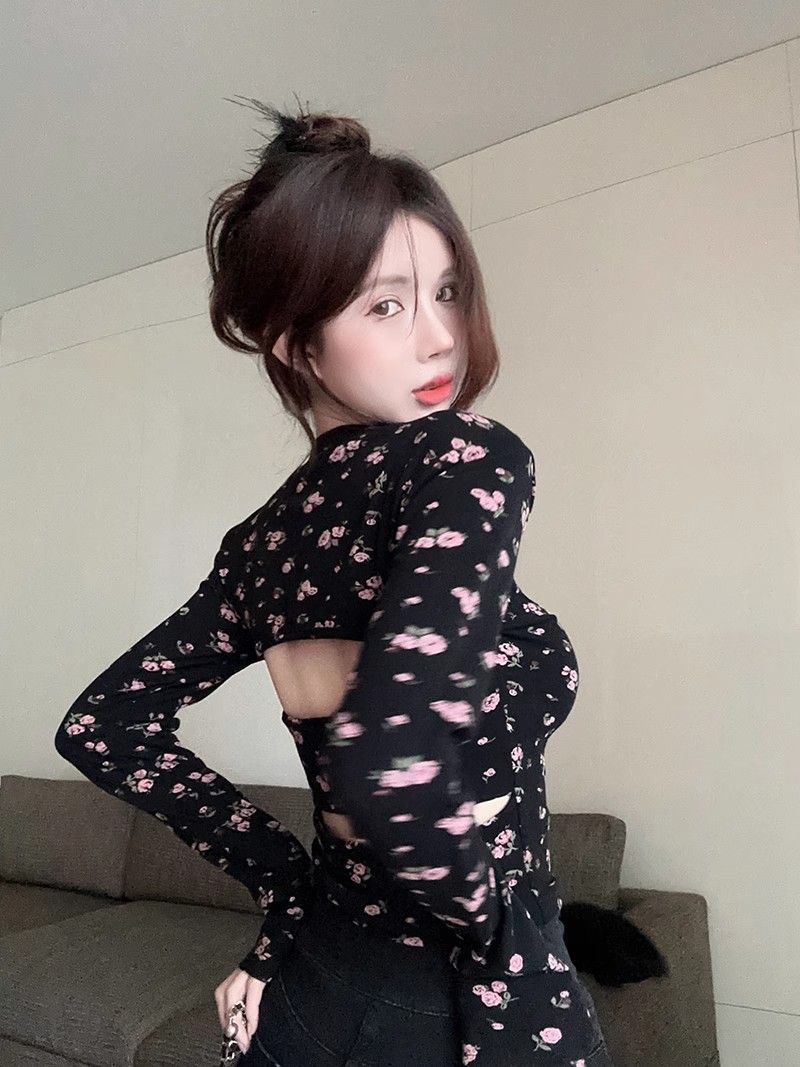 辣妹U領露背撞色碎花T恤女早春新款設計感短款長袖內搭打底衫上衣