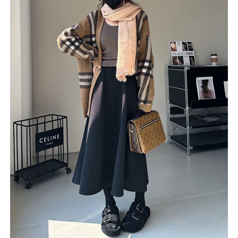 Plus size fat mm black woolen A-line skirt for women in autumn and winter high waist slim drape knitted skirt mid-length umbrella skirt