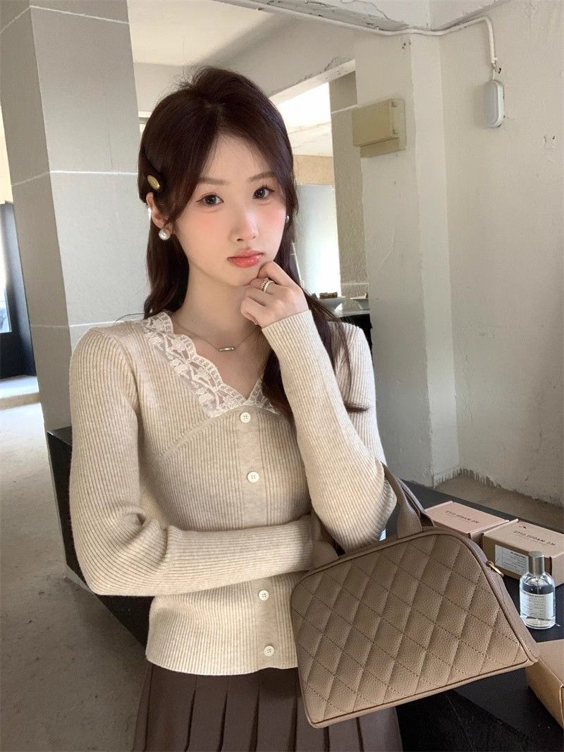 2024 spring and autumn new style French splicing lace knitted bottoming shirt, temperament, fashionable outer wear, slim slimming top for women