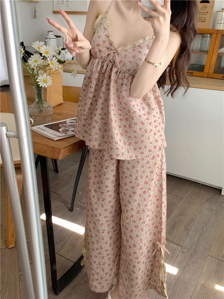New style pajamas with breast pads for women, summer style, sweet and cute style suspenders, home clothes, spring and summer short-sleeved trousers suit