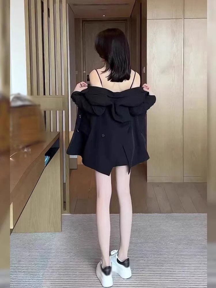 Small high-end small dress hits the street, small fragrant black suit jacket suspender skirt professional two-piece suit