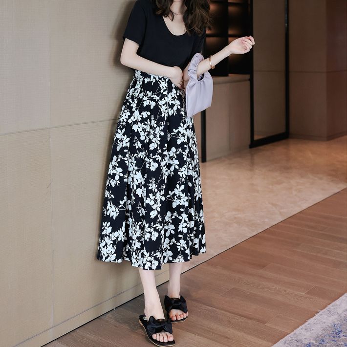 French Floral Skirt Design High Waist Commuting Versatile Summer Women's Skirt Small Floral Slimming Midi Skirt