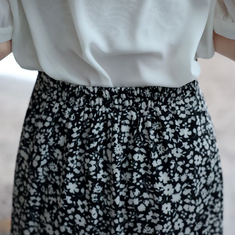 Summer skirt with small floral pattern, elegant temperament and versatile commuting high waist slim fishtail skirt ins style mid-length skirt for women