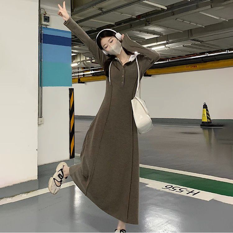 High-end over-the-knee long skirt with hooded stitching and contrasting color long skirt that slims the waist and covers the flesh, long-sleeved over-the-knee skirt for women