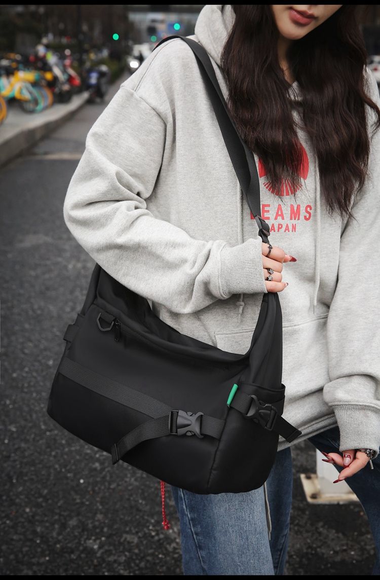 Men's Japanese Style Messenger Bag Large Capacity Crossbody Satchel_voghion.com