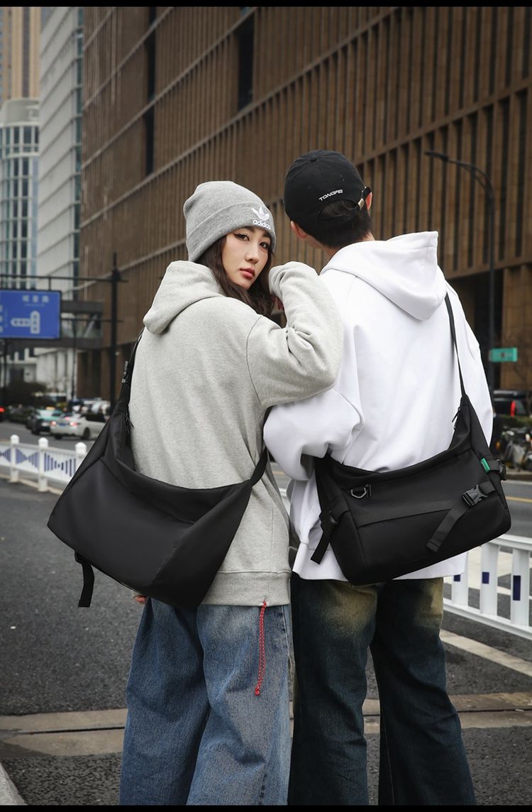 Men's Japanese Style Messenger Bag Large Capacity Crossbody Satchel_voghion.com