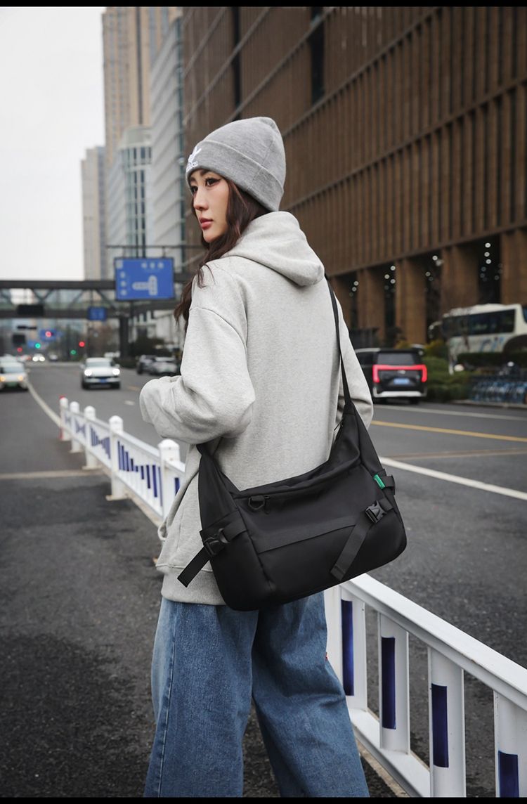 Men's Japanese Style Messenger Bag Large Capacity Crossbody Satchel_voghion.com