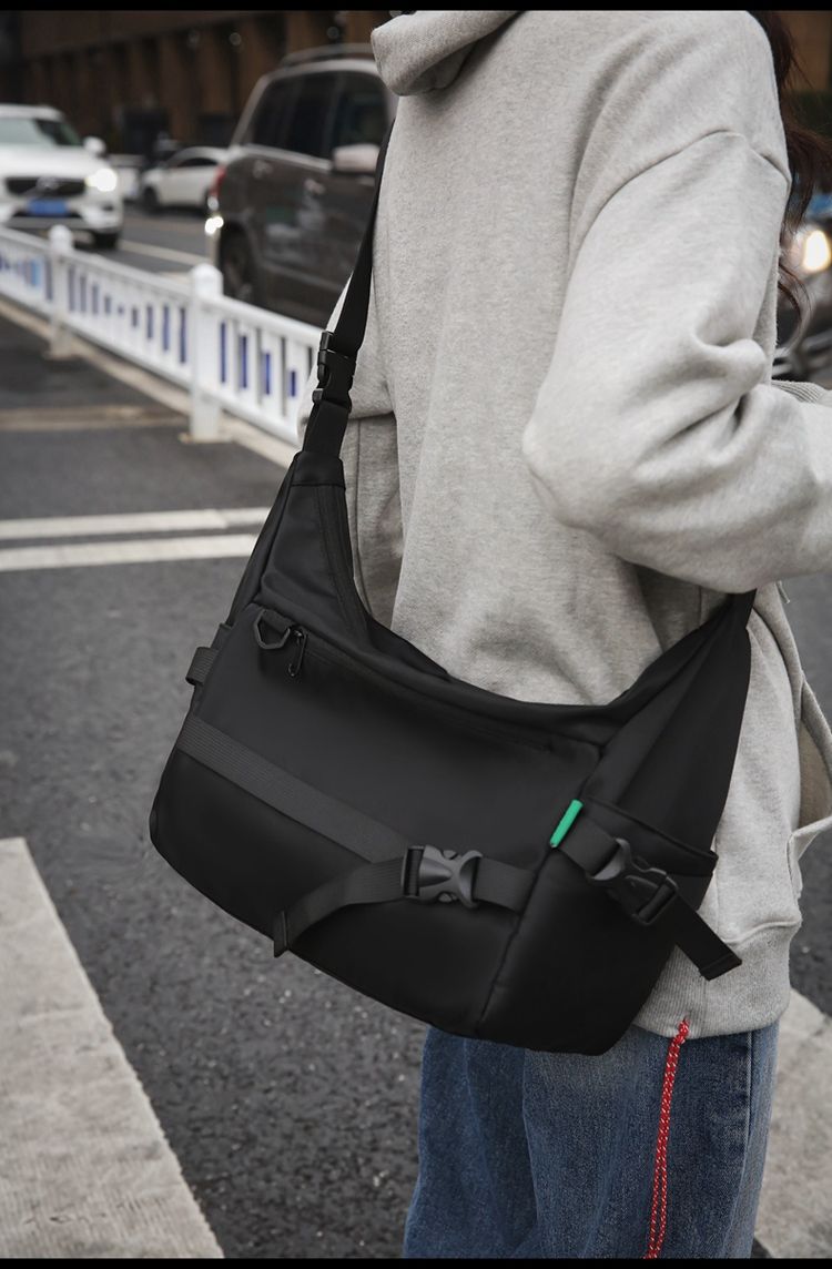 Men's Japanese Style Messenger Bag Large Capacity Crossbody Satchel_voghion.com