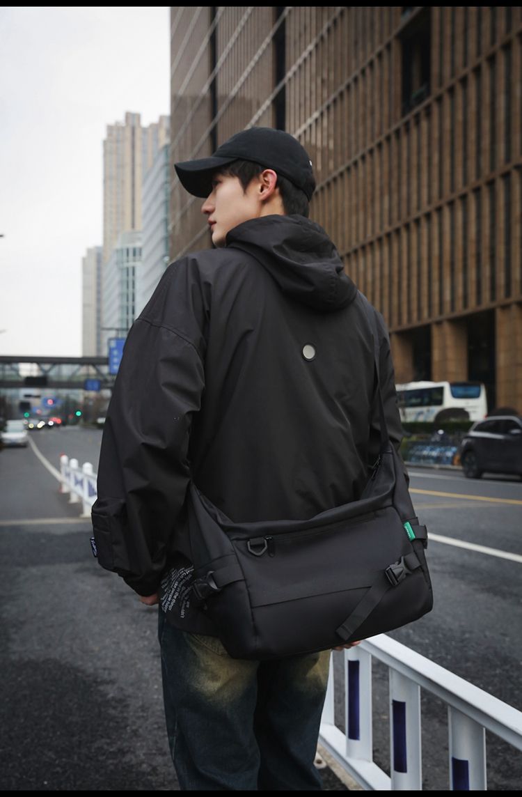 Men's Japanese Style Messenger Bag Large Capacity Crossbody Satchel_voghion.com