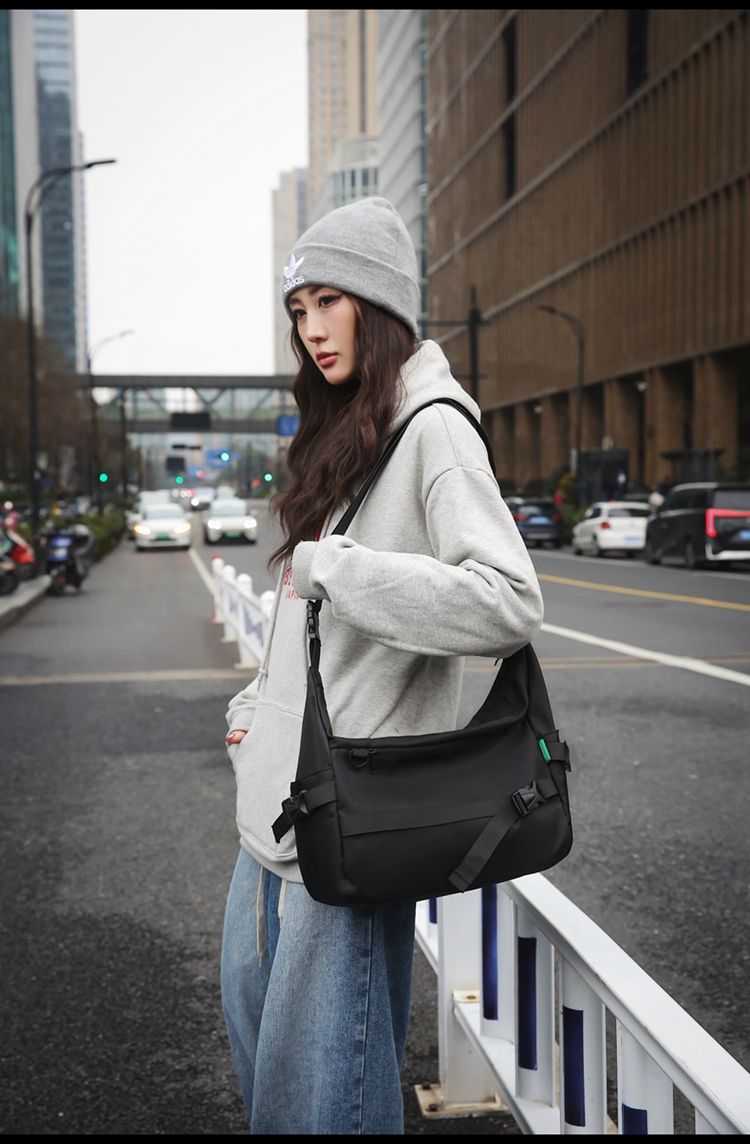Men's Japanese Style Messenger Bag Large Capacity Crossbody Satchel_voghion.com