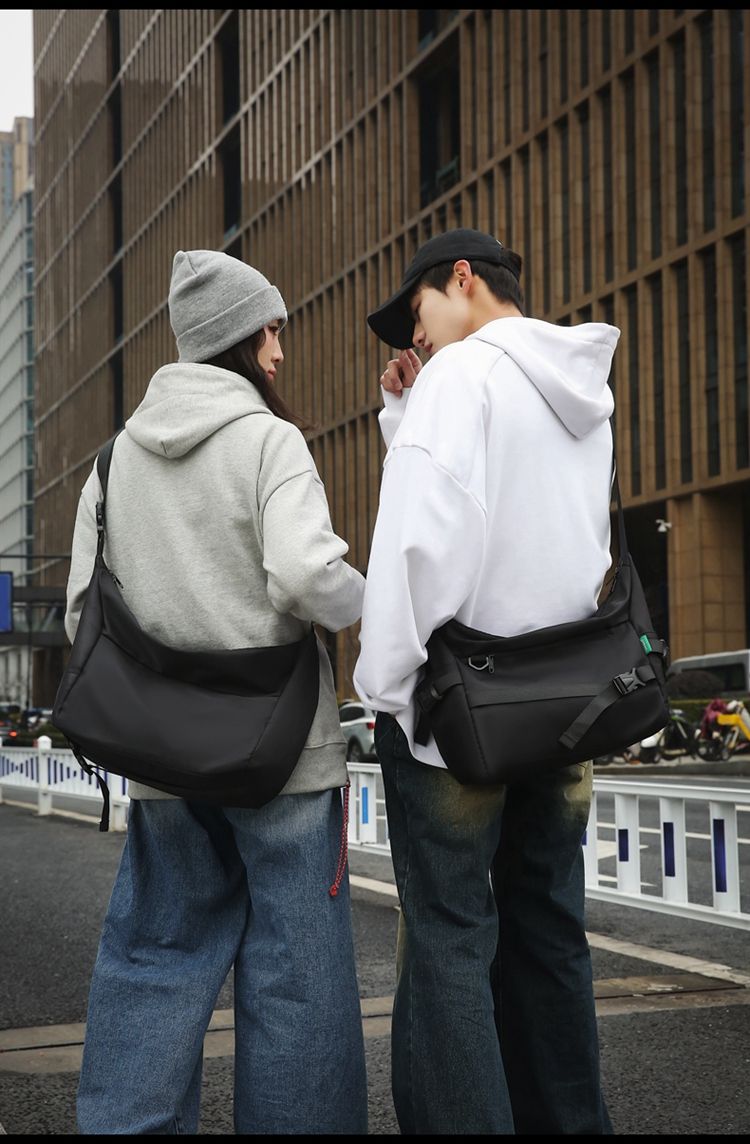 Men's Japanese Style Messenger Bag Large Capacity Crossbody Satchel_voghion.com