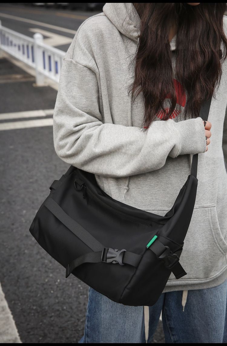 Men's Japanese Style Messenger Bag Large Capacity Crossbody Satchel_voghion.com