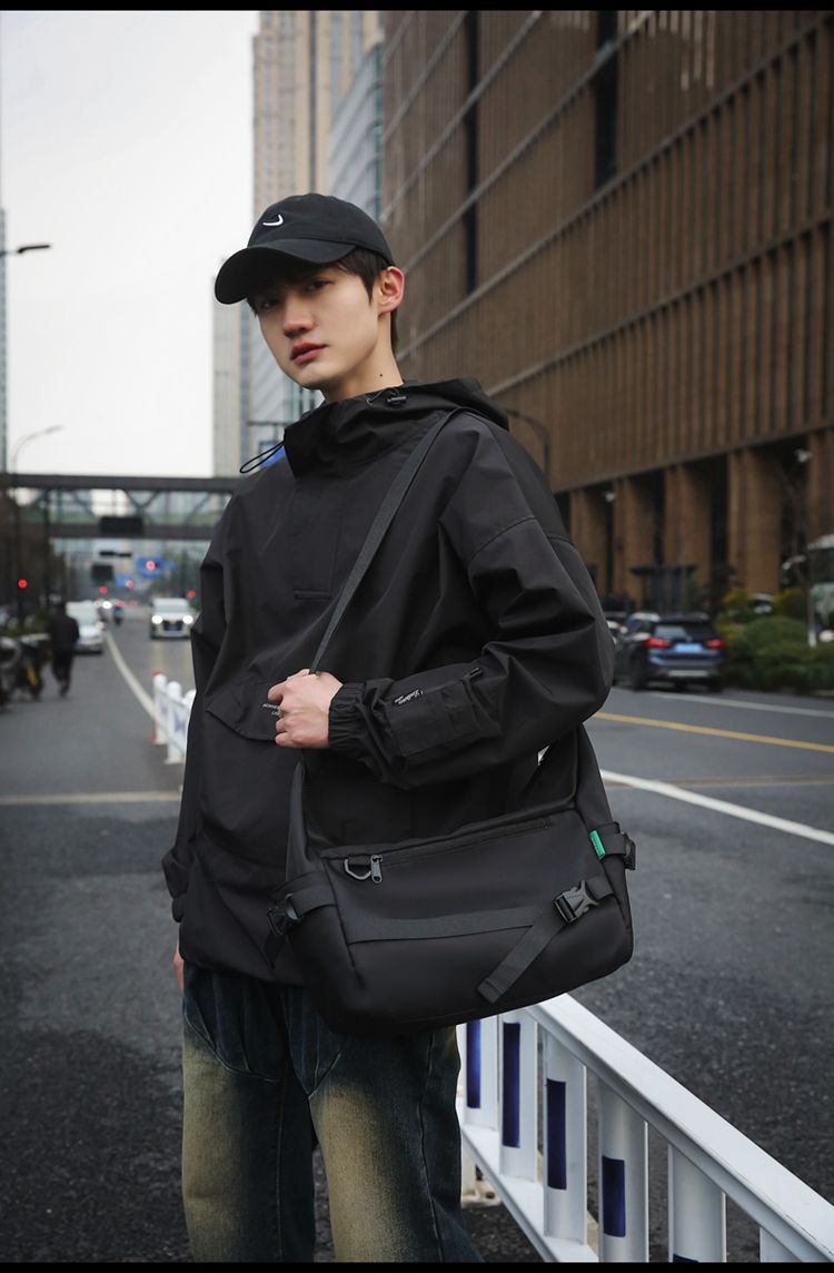 Men's Japanese Style Messenger Bag Large Capacity Crossbody Satchel_voghion.com