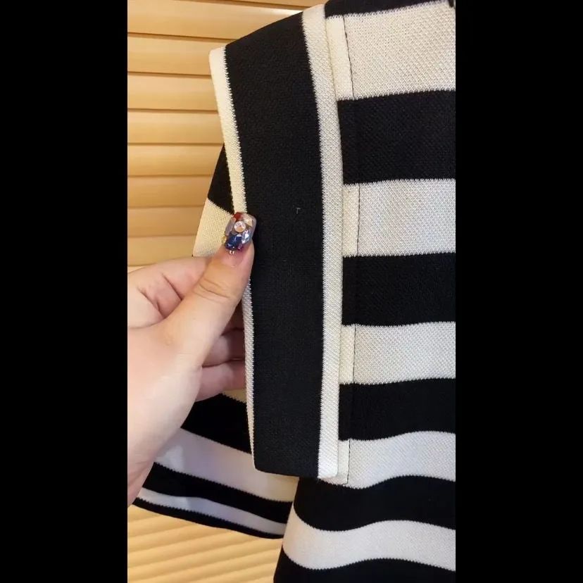 Designed black and white striped dress for fat MM extra large size 300 pounds summer loose belly-covering dress
