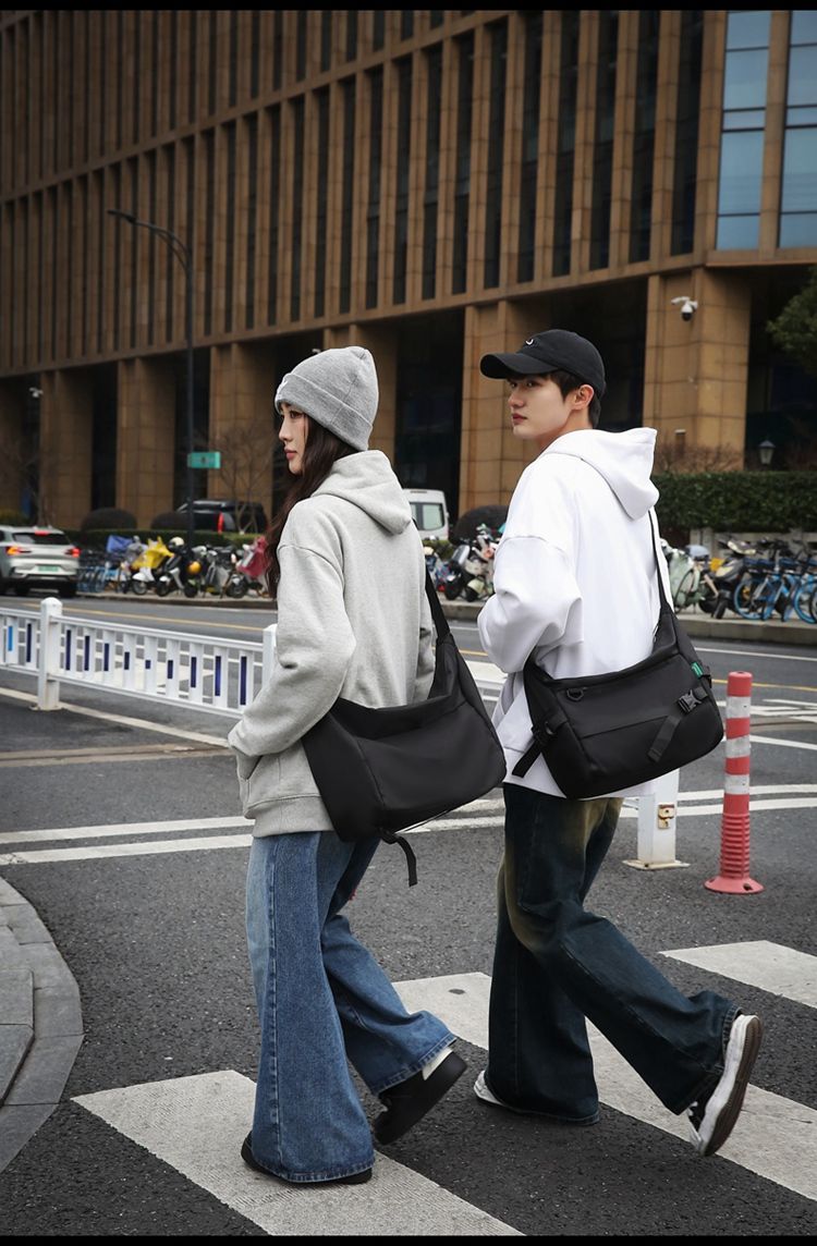 Men's Japanese Style Messenger Bag Large Capacity Crossbody Satchel_voghion.com