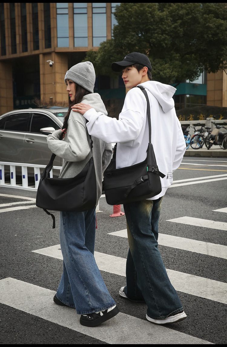 Men's Japanese Style Messenger Bag Large Capacity Crossbody Satchel_voghion.com