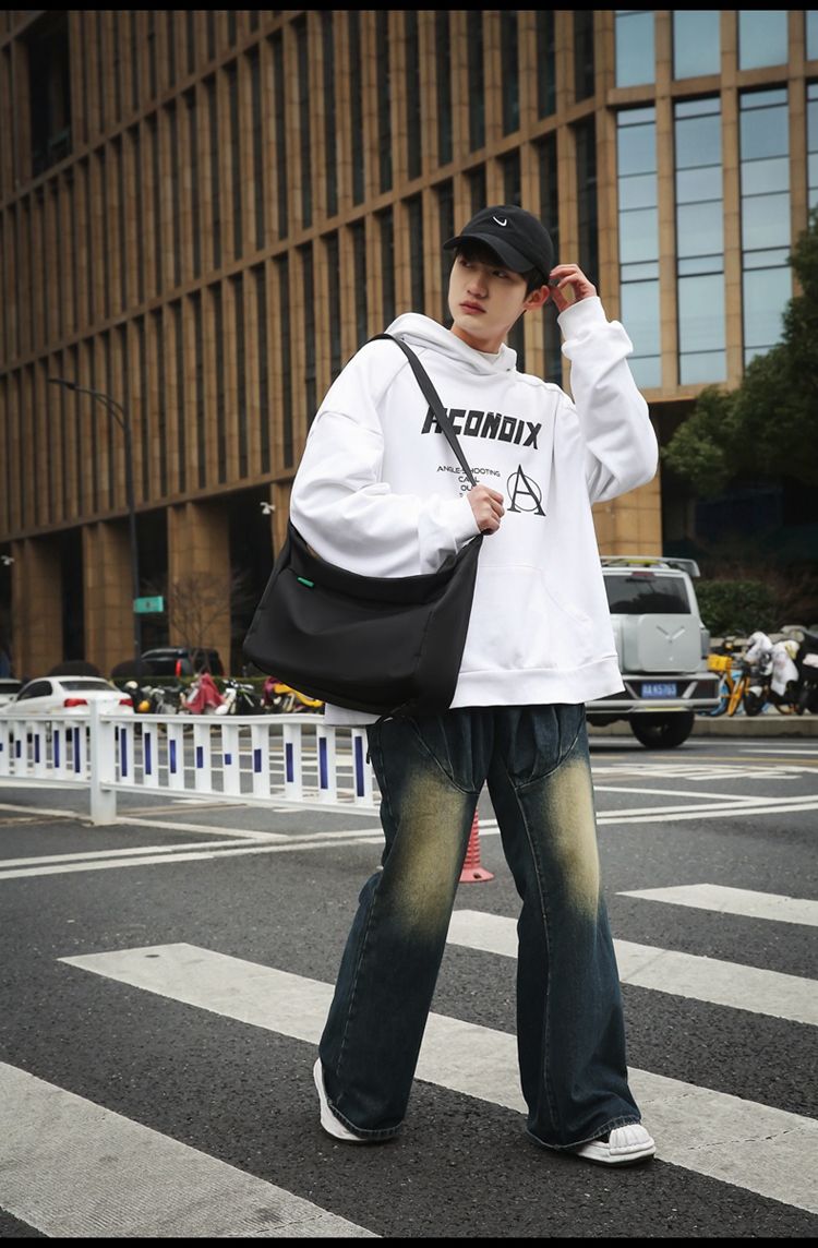 Men's Japanese Style Messenger Bag Large Capacity Crossbody Satchel_voghion.com