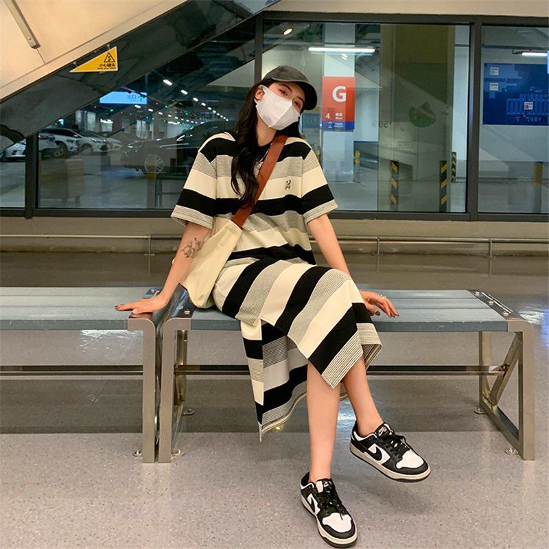 Embroidered striped short-sleeved over-the-knee dress for obese women, extra large size 300 pounds, summer loose, fat-hiding, slimming T-shirt long skirt