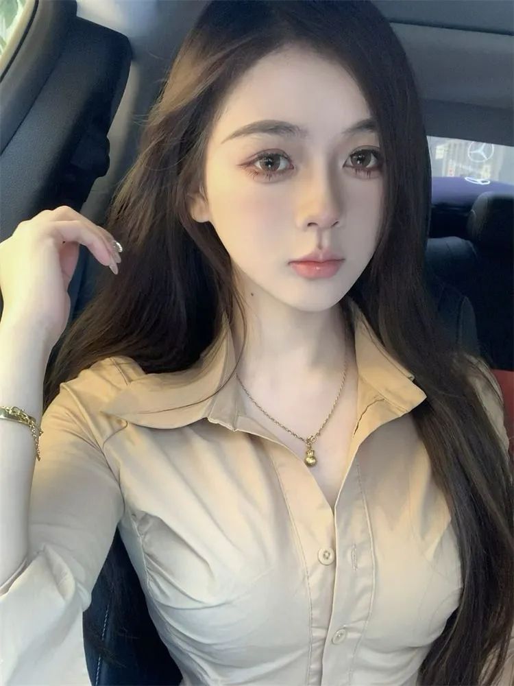 Spring women's 2024 new women's pure cotton tops, this year's popular slim-fitting waist slimming pleated sexy shirt trend