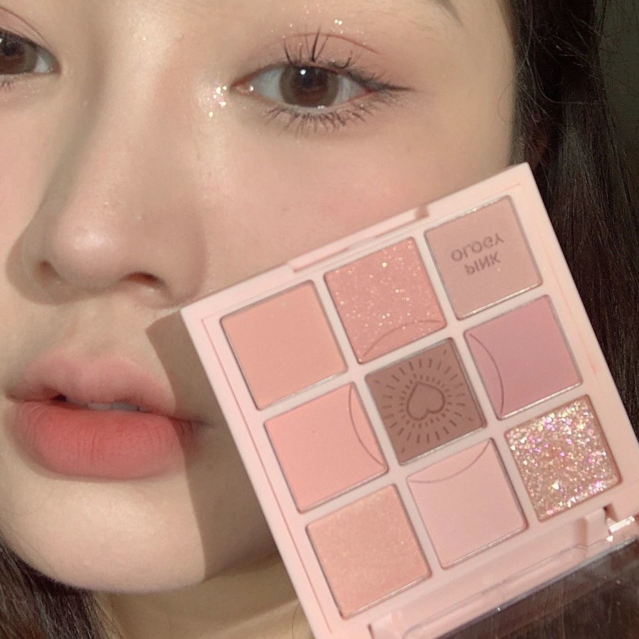 Recommended by Cheng Shian! New 24-year-old nine-color love eyeshadow palette with low saturation, earth-color peach palette, affordable price