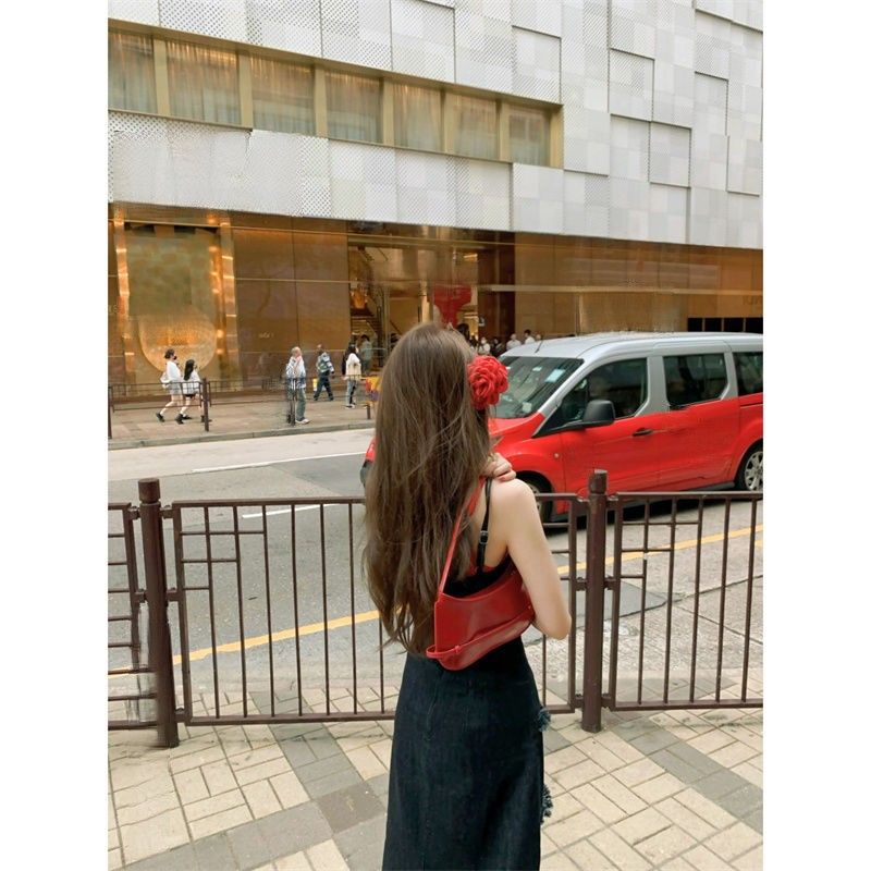 時尚潮流高級車厘子紅小眾設計感法棍包2024新款出街通勤腋下包女